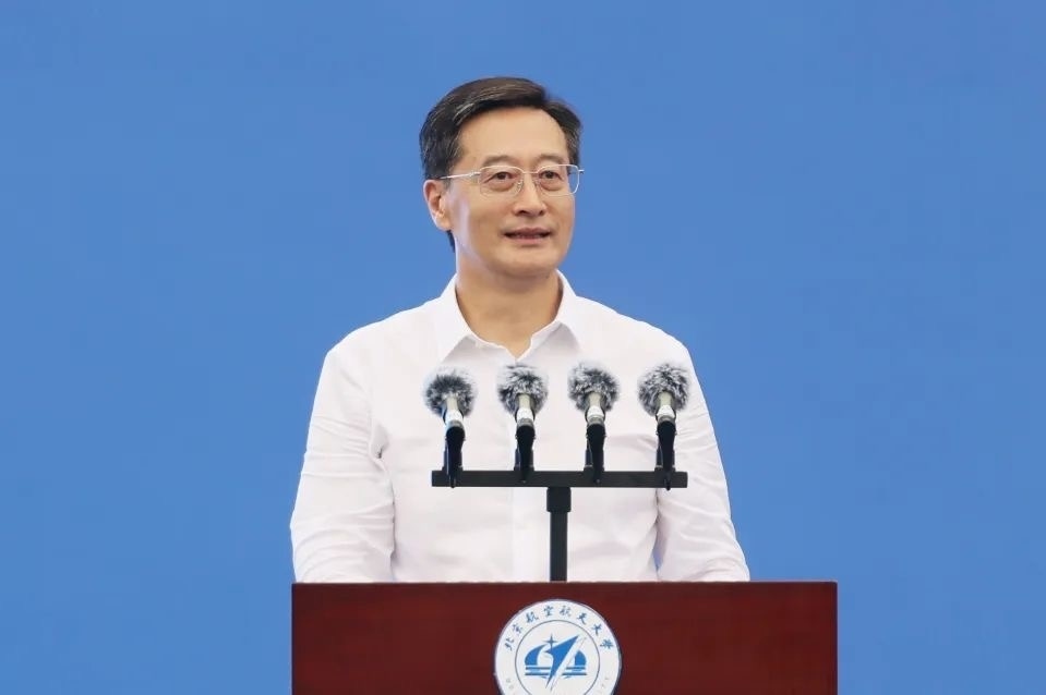 中國(guó)工程院院士、北京航空航天大學(xué)校長(zhǎng)王云鵬在2024級(jí)新生開學(xué)典禮上講話。校方供圖