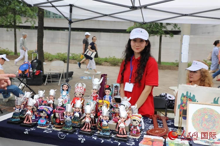 在今年活動上，貴州代表團設立的貴州非遺文化、“村BA”文創(chuàng)、貴州茶文化等展區(qū)。人民網(wǎng)記者 李志偉攝