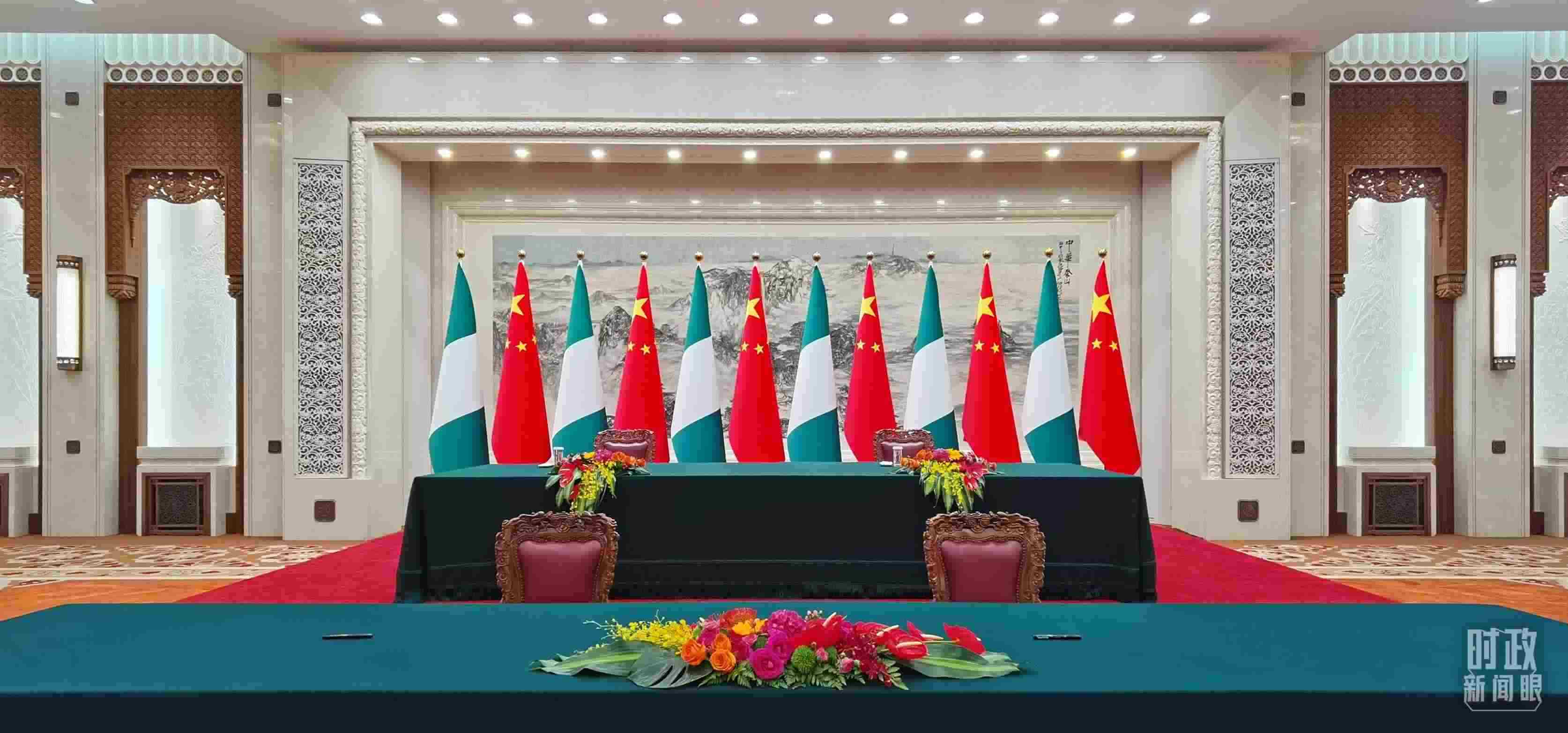  △中尼兩國(guó)元首在這里共同見證簽署多項(xiàng)雙邊合作文件，這是開始前的現(xiàn)場(chǎng)。（總臺(tái)央視記者郭鴻拍攝）