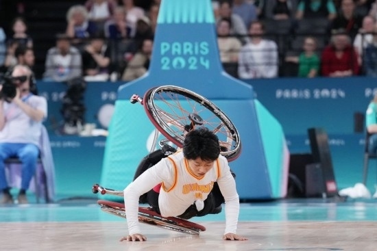 巴黎殘奧會(huì)｜“撞車、摔倒，我們都習(xí)慣了”