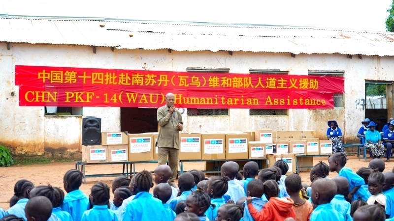 當?shù)卣砀屑ぶ袊俦?。王軍杰攝