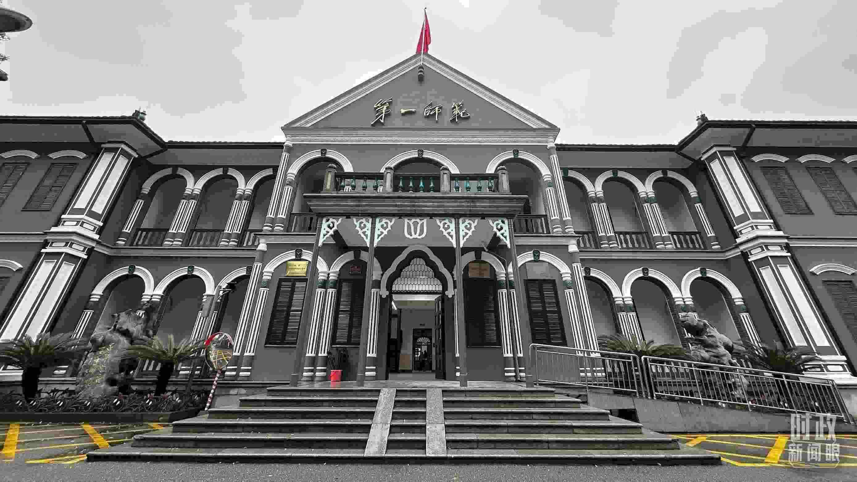  △2024年3月，習(xí)近平來到湖南第一師范學(xué)院（城南書院校區(qū)）考察。當(dāng)時他說，國家要強大，必須辦好教育。（總臺央視記者覃思拍攝）