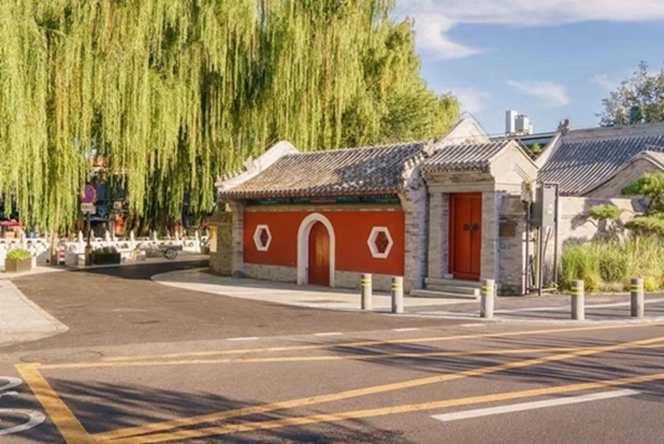 北京建筑大學古建保護與利用專業(yè)師生對北京德勝門內(nèi)大街開展空間品質綜合提升項目，圖為項目竣工后的實景圖。校方供圖