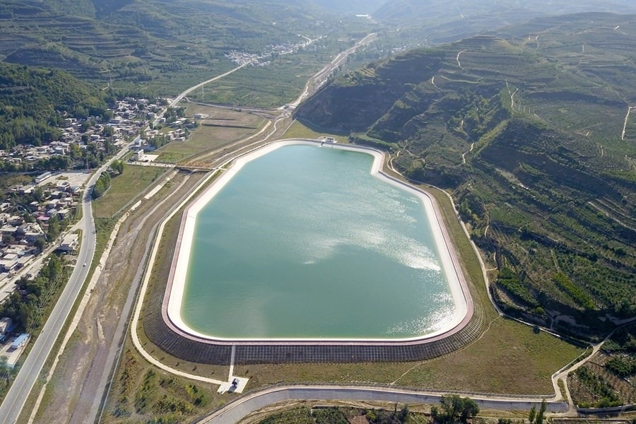 這是在天水市拍攝的已投用的天水城區(qū)引洮供水工程楊家灣調(diào)蓄水池（無人機(jī)照片）。新華社記者 范培珅 攝