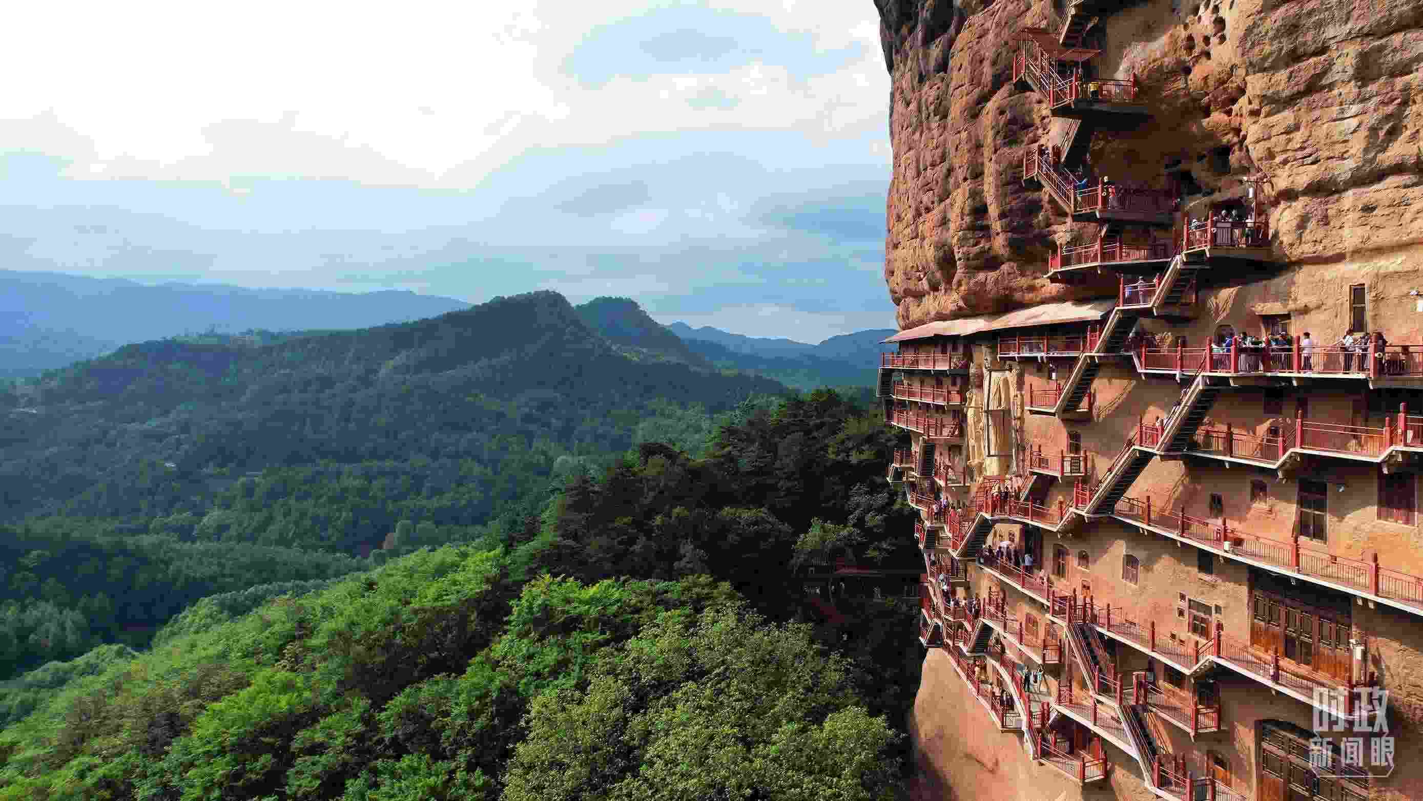 △ 麥積山石窟。（總臺(tái)記者馬凌峰拍攝）