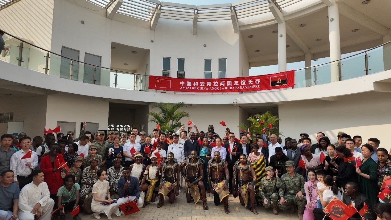 文化聯誼活動合影。內圖大學孔子學院供圖