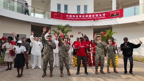 中安合唱歌曲《相親相愛》。內圖大學孔子學院供圖