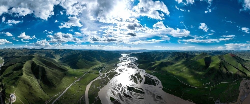 2024年7月31日在青海省果洛藏族自治州達日縣境內(nèi)拍攝的黃河（無人機全景照片）。