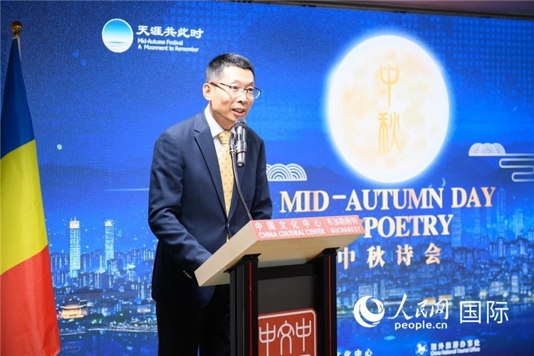 布加勒斯特中國文化中心主任徐寧波致辭。傅永山攝