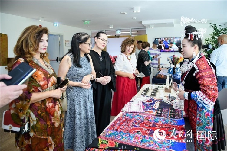 苗族銀器展示。傅永山攝