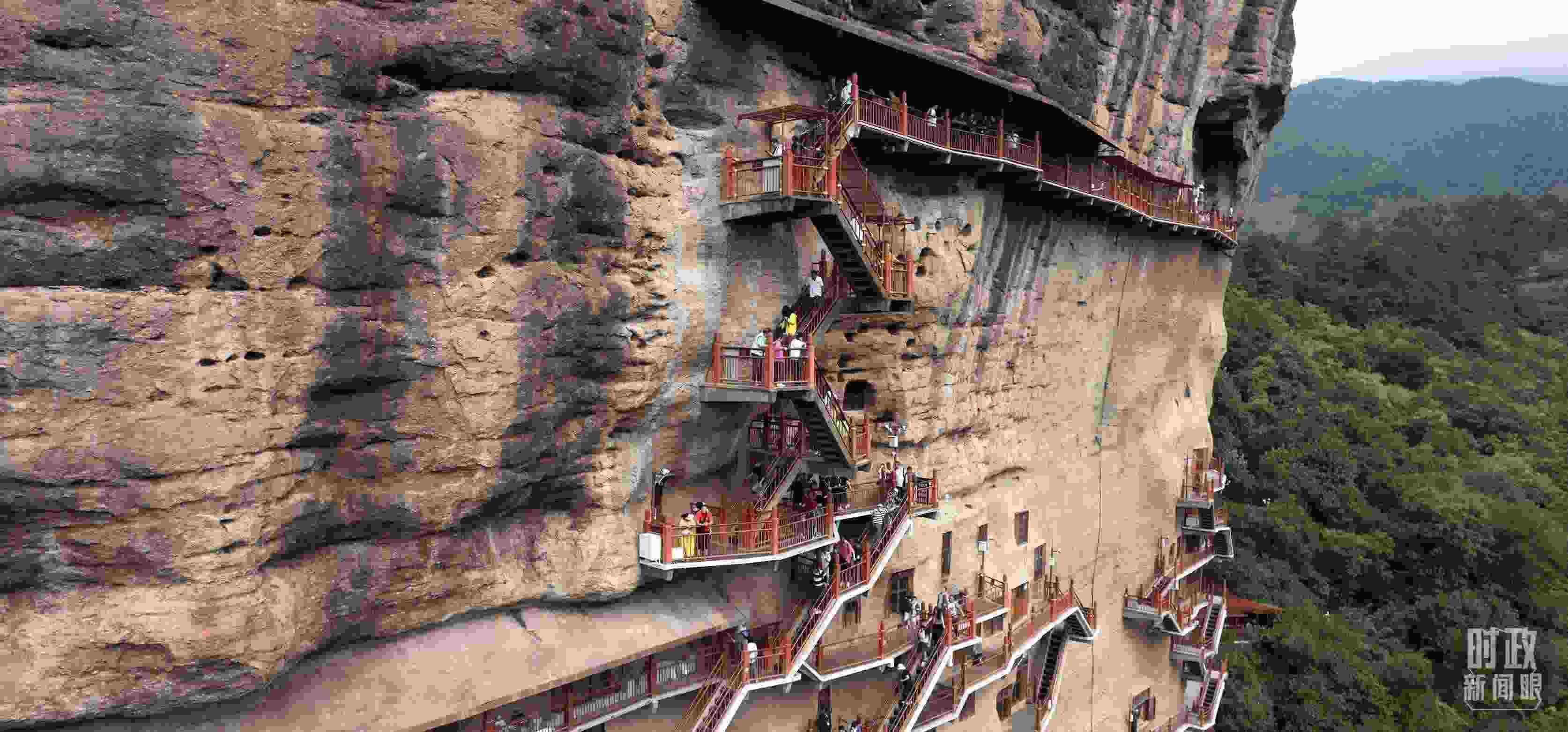 △麥積山石窟是國家5A級旅游景區(qū)，2024年上半年累計接待游客57萬人。（總臺國廣記者李晉拍攝）