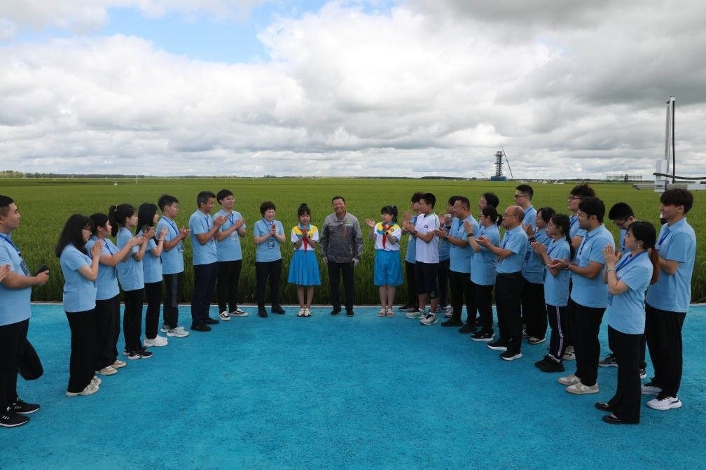 哈爾濱工業(yè)大學邀請農(nóng)業(yè)專家周德華為學生講授水稻種植的故事。新華社發(fā)