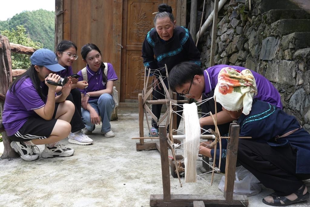 南開大學師生在貴州省雷山縣南猛村了解鄉(xiāng)村振興成就。（受訪者供圖）