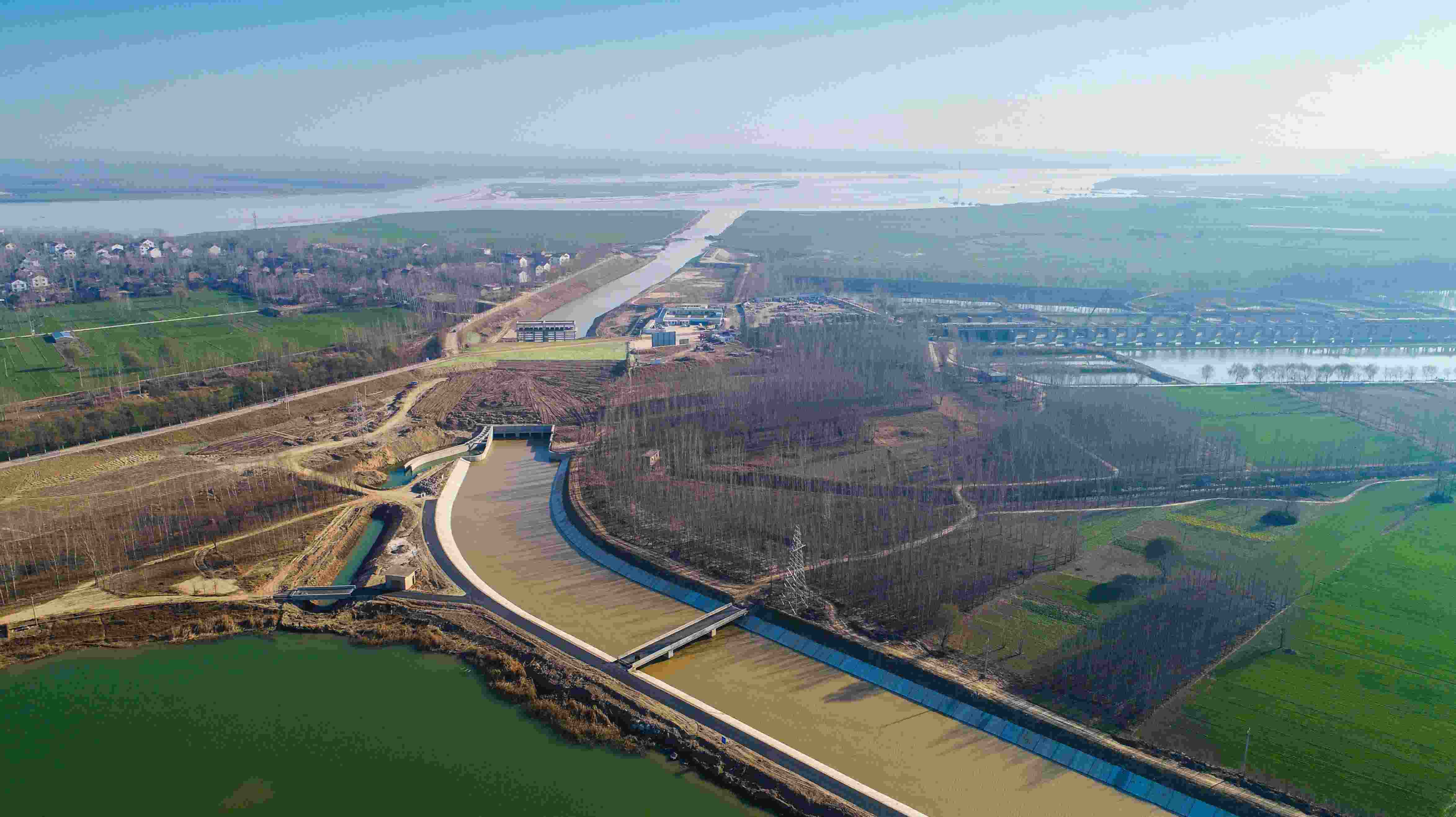 實(shí)施引黃入冀調(diào)水，助力華北地下水超采綜合治理和白洋淀生態(tài)環(huán)境修復(fù)。水利部水資源局供圖