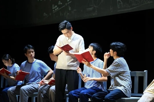 清華大學(xué)原創(chuàng)話劇《馬蘭花開》在國家大劇院上演。校方供圖