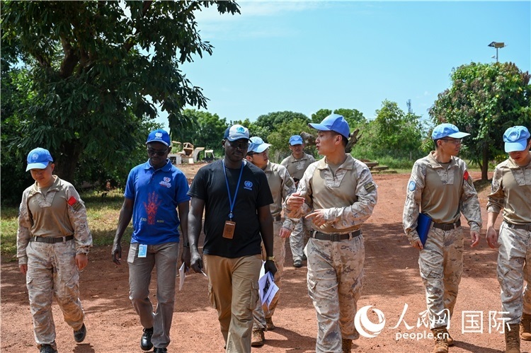 圖2 檢查組實地查驗。孫千攝