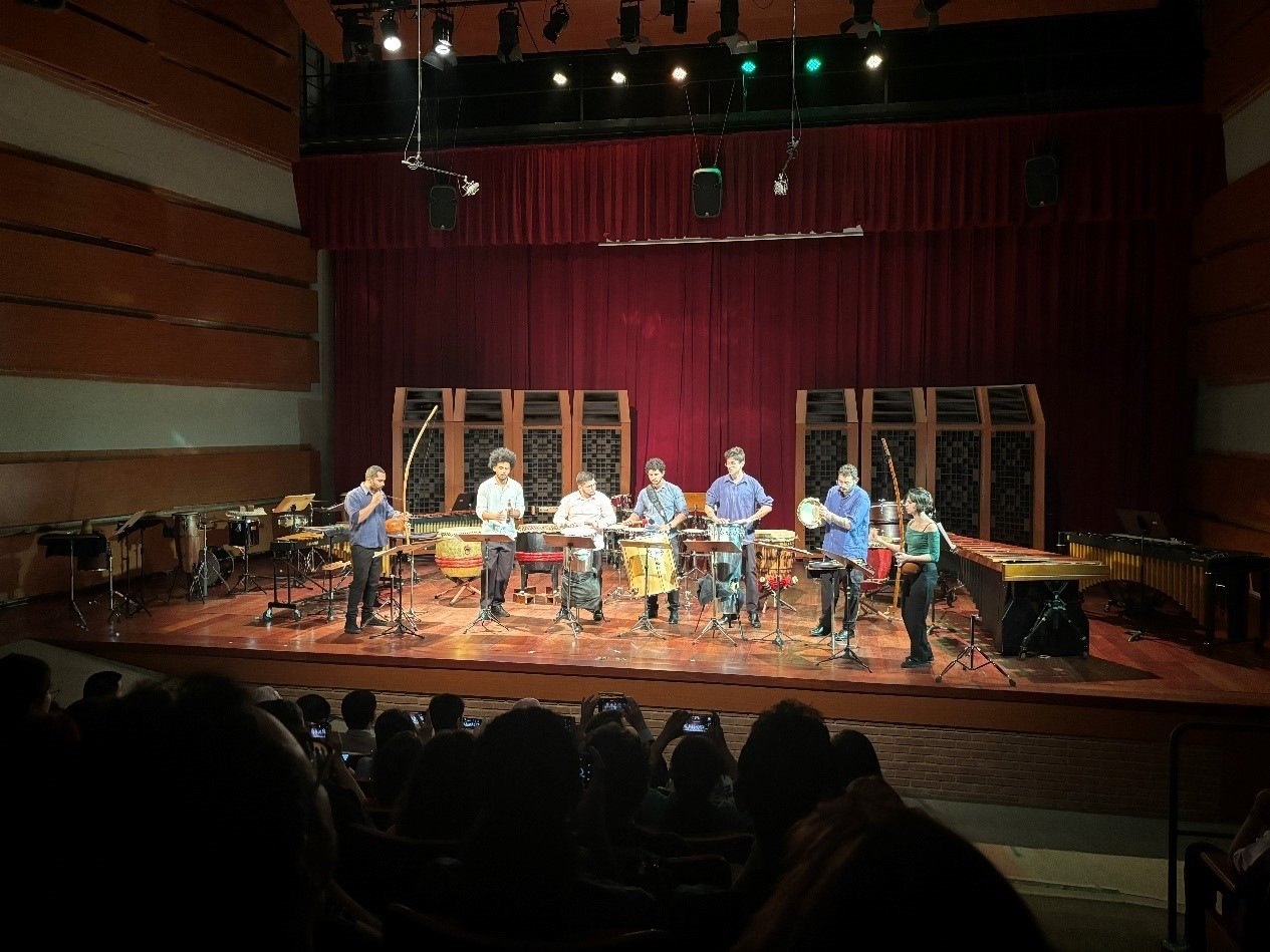 圣保羅州立大學(xué)藝術(shù)學(xué)院打擊樂團(tuán)在活動上表演精彩的節(jié)目。 圣保羅州立大學(xué)孔子學(xué)院供圖