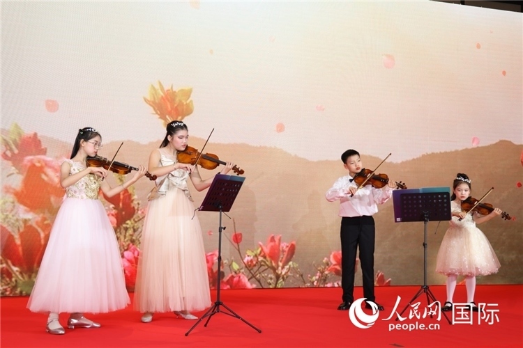 中國(guó)青少年樂(lè)器表演。人民網(wǎng)記者任皓宇攝