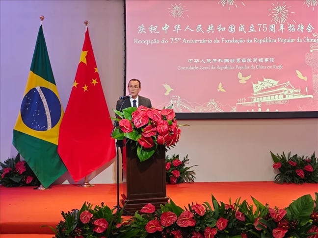 塞爾希培州州長(zhǎng)代表、副州長(zhǎng)索布拉爾在招待會(huì)上致辭。 中國(guó)駐累西腓總領(lǐng)館供圖