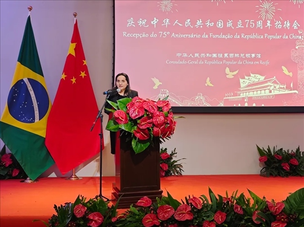 伯南布哥州州長(zhǎng)代表、科技廳長(zhǎng)維達(dá)爾在招待會(huì)上致辭。 中國(guó)駐累西腓總領(lǐng)館供圖