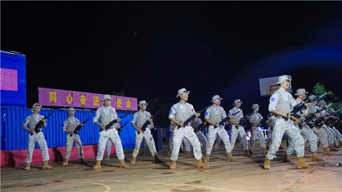 刺殺操展示氣勢沖天。孫千攝