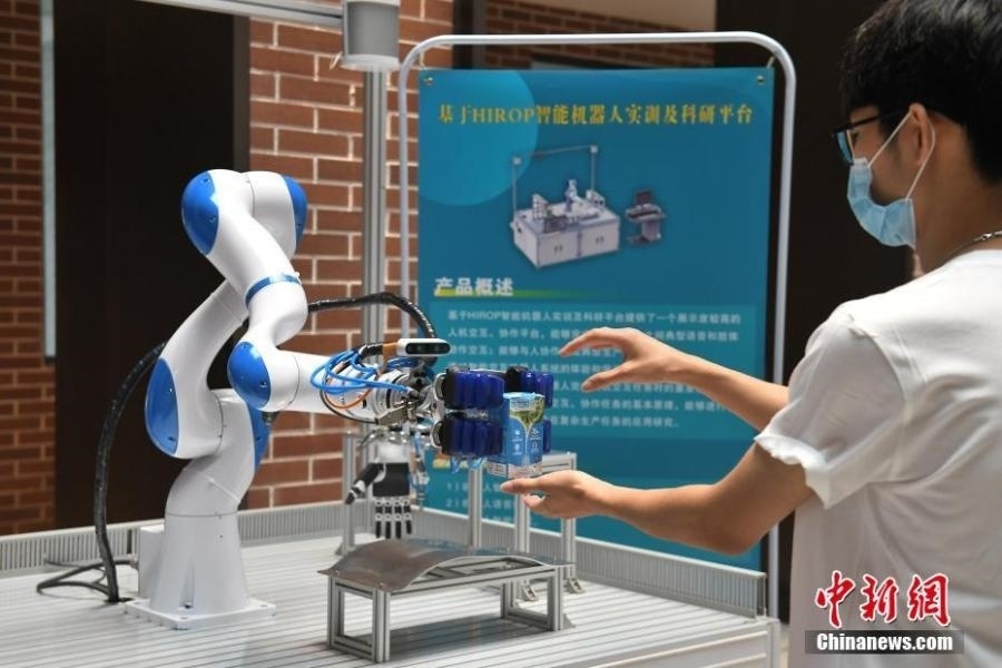  資料圖：高校為學生打造先進科研平臺。中新社記者 陳楚紅 攝