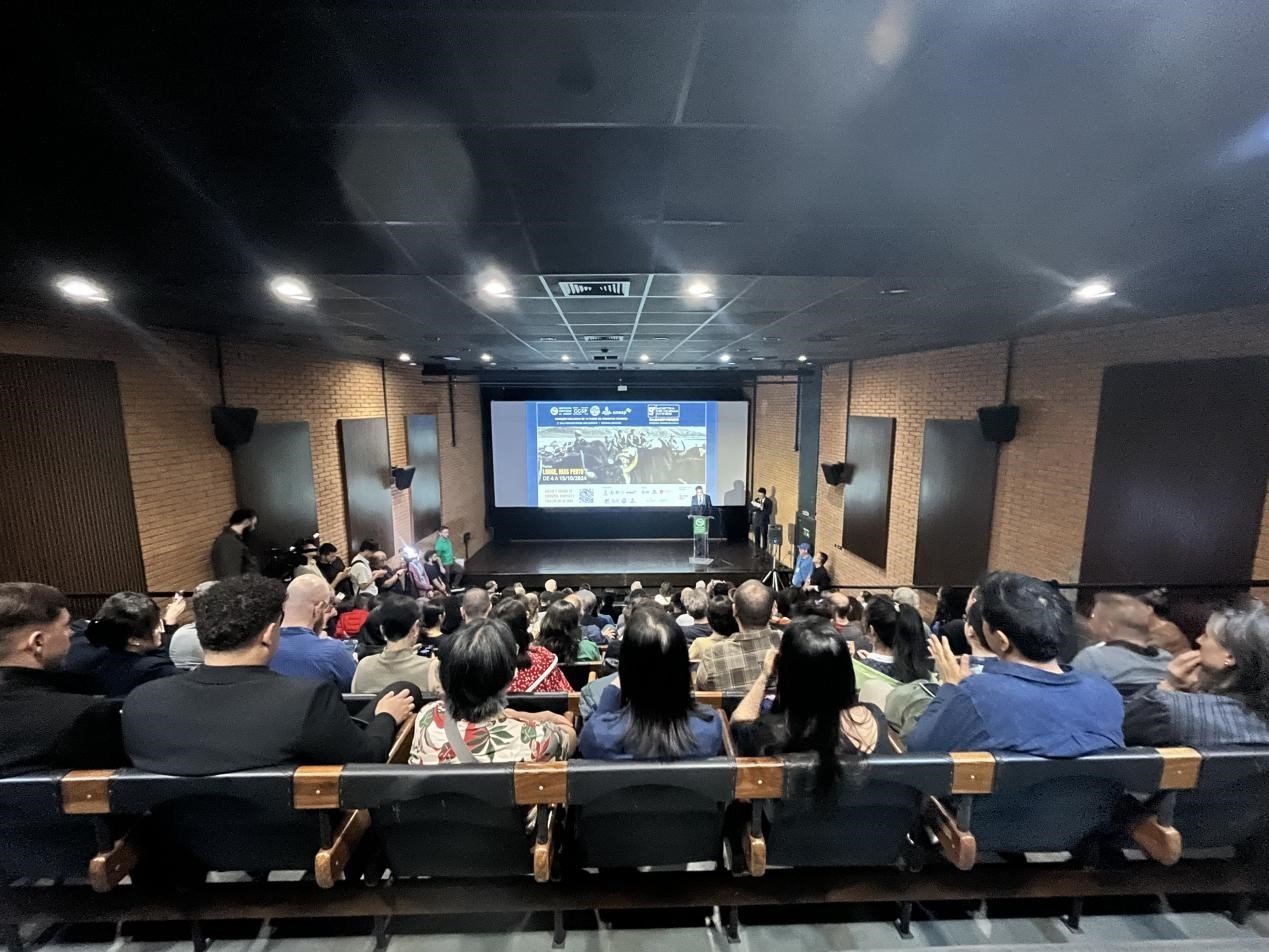 當(dāng)?shù)貢r(shí)間10月3日晚，由巴西圣保羅州立大學(xué)孔子學(xué)院舉辦的第九屆圣保羅中國(guó)電影展在圣保羅文化中心拉開(kāi)帷幕。巴西圣保羅州立大學(xué)孔子學(xué)院供圖