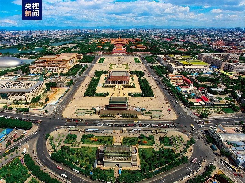 △全長(zhǎng)7.8公里的北京中軸線上，分布有鐘鼓樓、景山、故宮等15處遺產(chǎn)構(gòu)成要素。