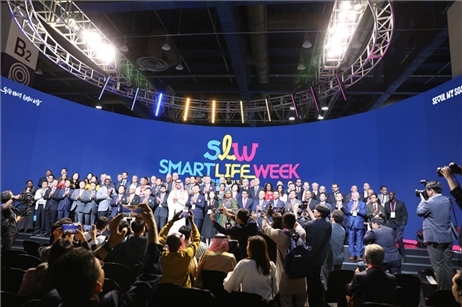 “智慧生活周”博覽會(huì)上展出的低空飛行器。人民網(wǎng)記者 莽九晨攝