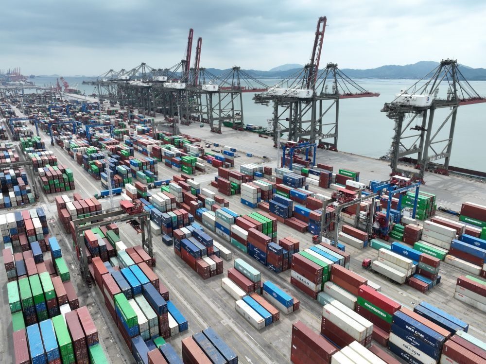 這是中國（福建）自由貿(mào)易試驗區(qū)廈門片區(qū)內(nèi)的廈門遠海碼頭（2024年9月5日攝）。