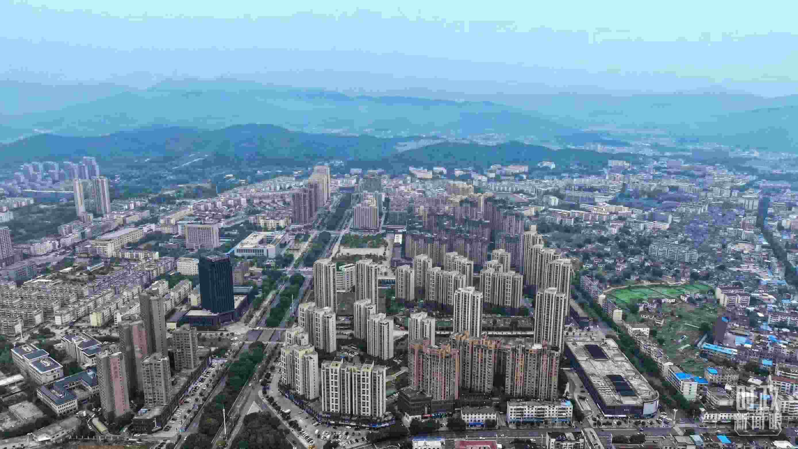 △俯瞰桐城市。（總臺記者葛啟文拍攝）