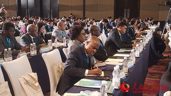 與會(huì)來賓在認(rèn)真記錄。人民網(wǎng)記者 萬宇攝