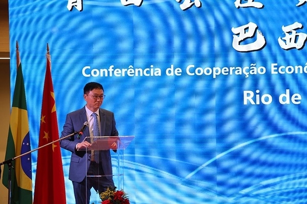 浙江省僑聯(lián)副主席兼巴西華人文化交流協(xié)會榮譽主席尹霄敏在活動現(xiàn)場致辭。人民網(wǎng)記者 陳海琪攝