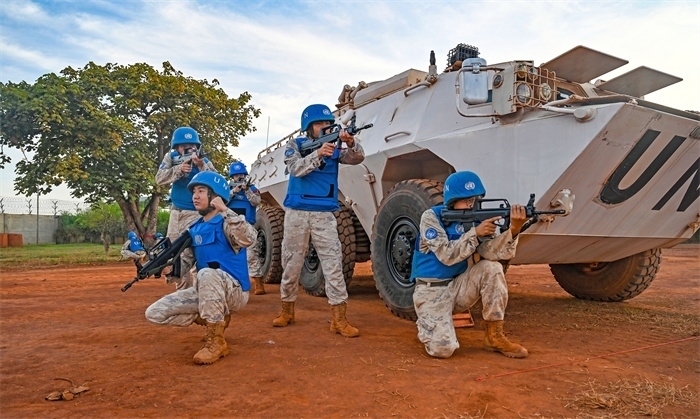 保持防衛(wèi)警戒。孫千攝