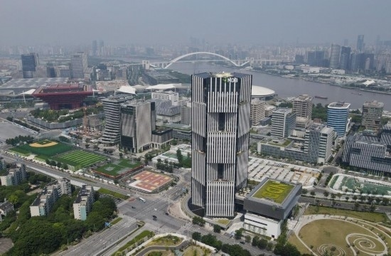位于中國上海浦東新區(qū)世博園區(qū)的金磚國家新開發(fā)銀行總部大樓（2022年6月17日攝，無人機照片）。新華社記者方喆攝