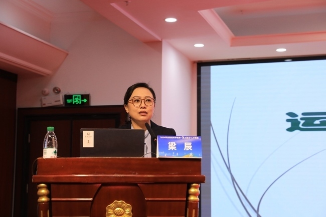 國家體育總局運(yùn)動醫(yī)學(xué)研究所醫(yī)務(wù)監(jiān)督中心副主任、中國體育科學(xué)學(xué)會運(yùn)動醫(yī)學(xué)分會副秘書長梁辰授課。主辦方供圖