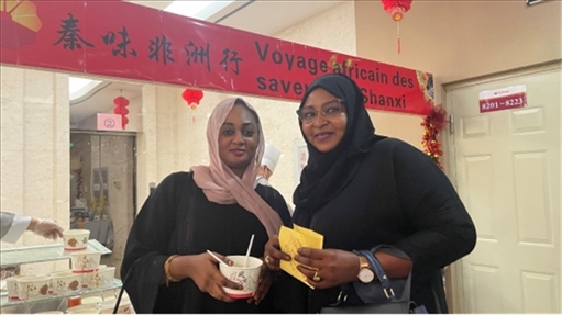 陜西涼皮+清真肉夾饃受到乍得友人歡迎。主辦方供圖