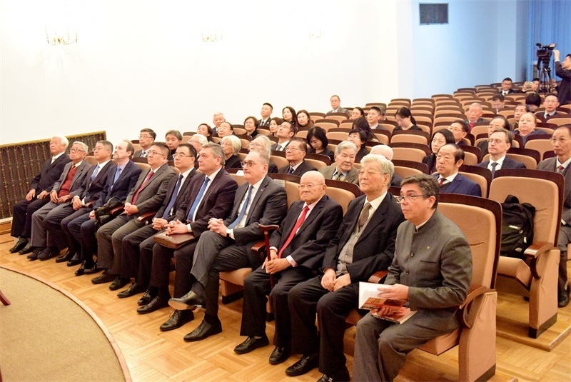 5.中俄資深外交官、學(xué)者、新聞媒體代表等70余人出席活動(dòng)。 主辦方供圖