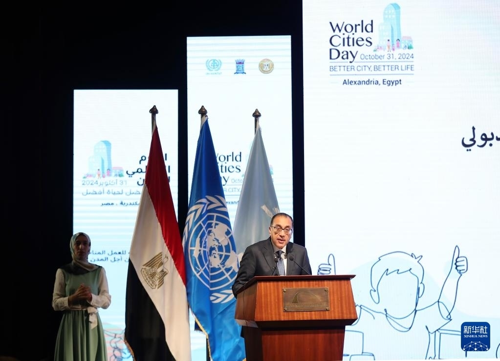 10月31日，在埃及亞歷山大，埃及總理馬德布利在活動(dòng)上致辭。新華社記者 王東震 攝