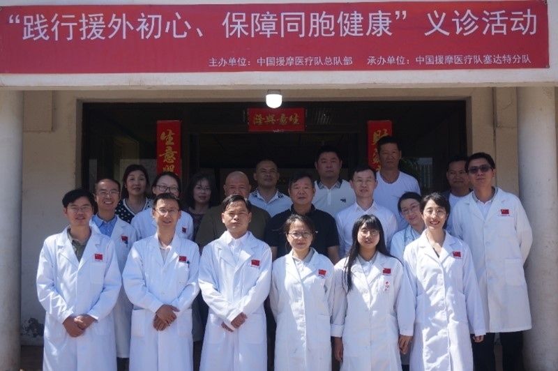 今年6月，援摩中國醫(yī)療隊塞達特分隊在當?shù)刂匈Y企業(yè)舉辦義診活動。第196批中國援助摩洛哥醫(yī)療隊塞達特分隊供圖