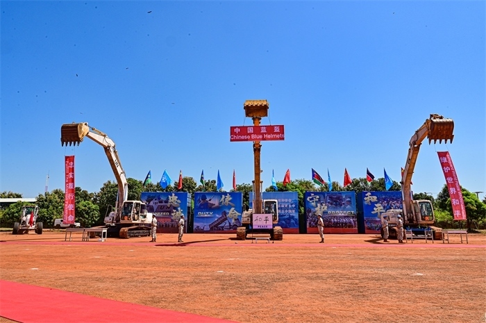 工程機械特技展示。王軍杰攝