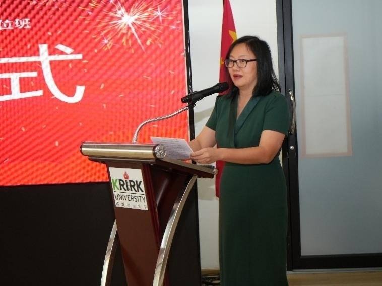 泰國(guó)華文教師公會(huì)主席羅鐵英致辭。主辦方供圖