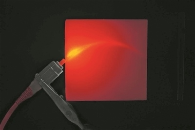 帶有彎曲通道的3D打印材料能引導(dǎo)并散射光。圖片來源：英國(guó)格拉斯哥大學(xué)