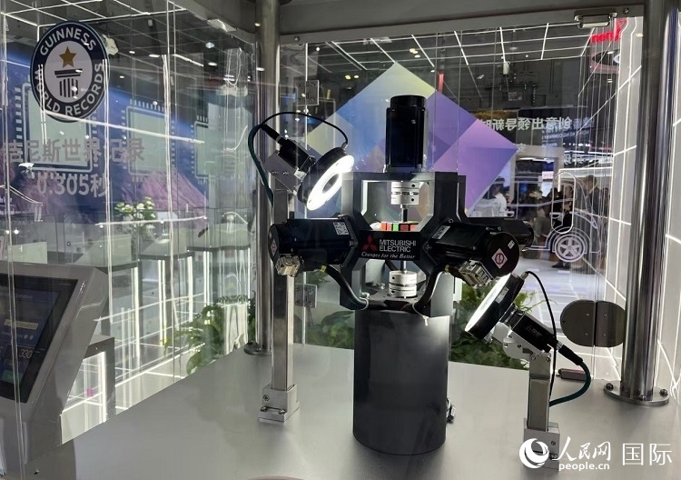 三菱電機(jī)開發(fā)的魔方機(jī)器人是吉尼斯世界紀(jì)錄保持者。人民網(wǎng)記者 陳思攝
