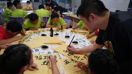 書法教學(xué)。主辦方供圖