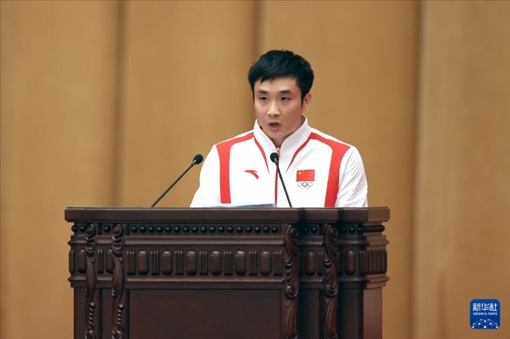 11月15日，跳水運(yùn)動(dòng)員曹緣在報(bào)告會(huì)上發(fā)言。新華社記者 李明 攝