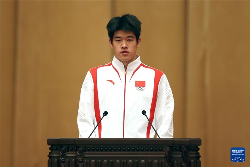 11月15日，游泳運(yùn)動(dòng)員潘展樂(lè)在報(bào)告會(huì)上發(fā)言。新華社記者 李明 攝