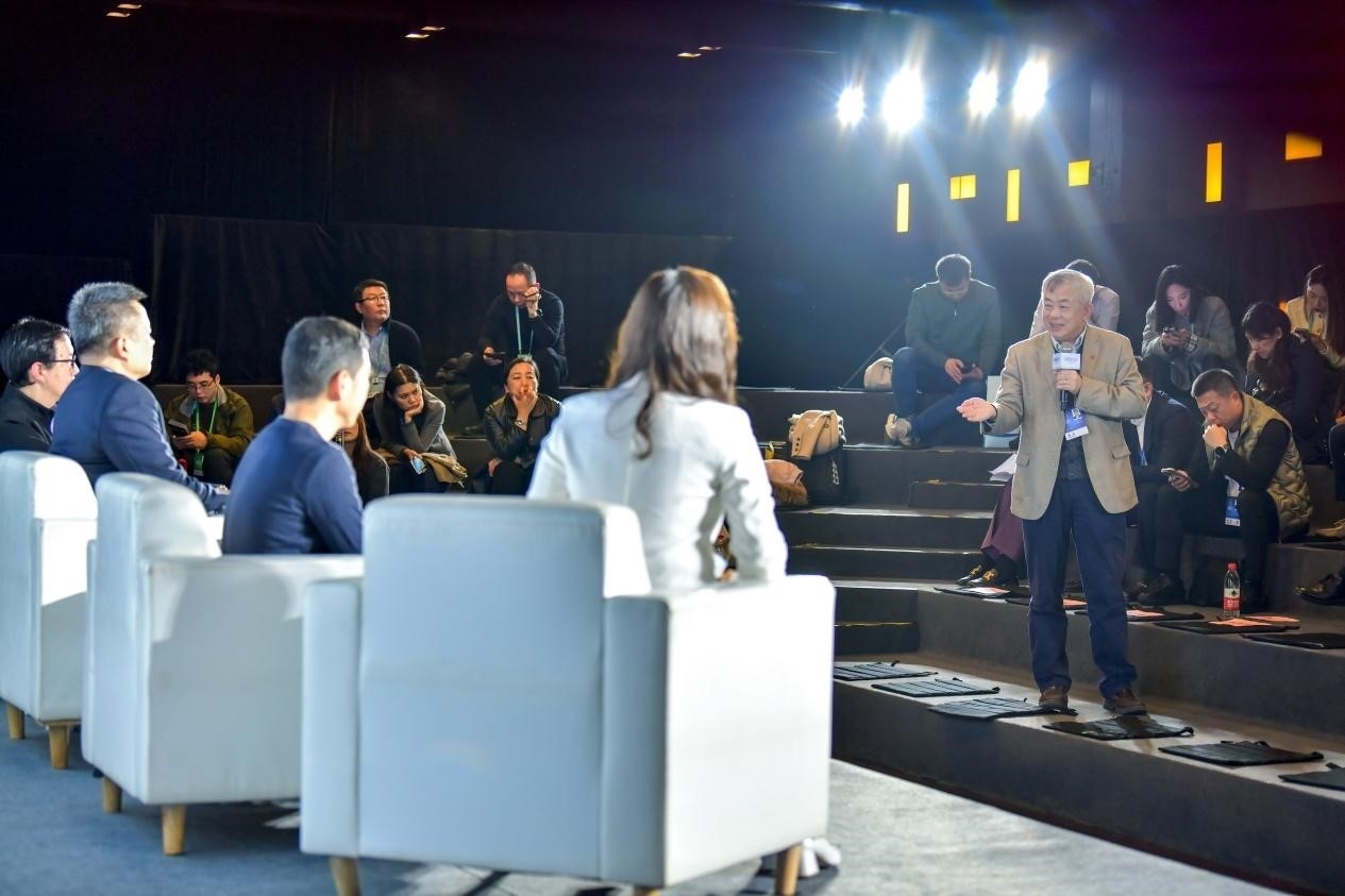 陳長汶教授與對話嘉賓現(xiàn)場互動(dòng)。人民網(wǎng)記者 任峰濤攝