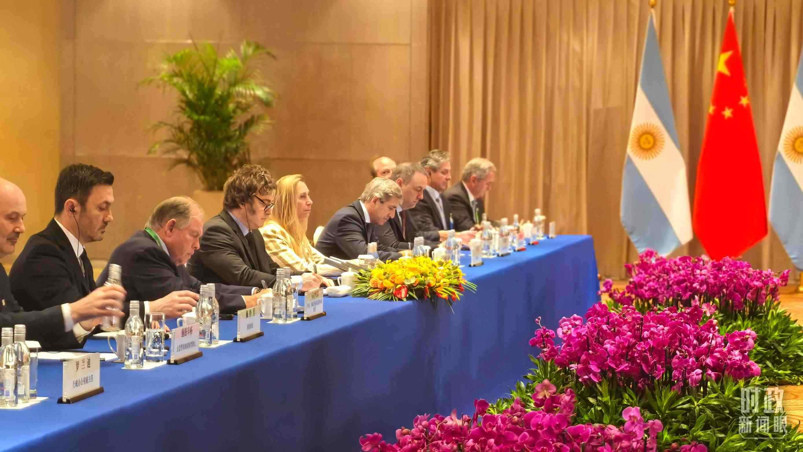 習(xí)主席會(huì)見(jiàn)阿根廷總統(tǒng)米萊現(xiàn)場(chǎng)。（總臺(tái)央廣記者潘毅拍攝）