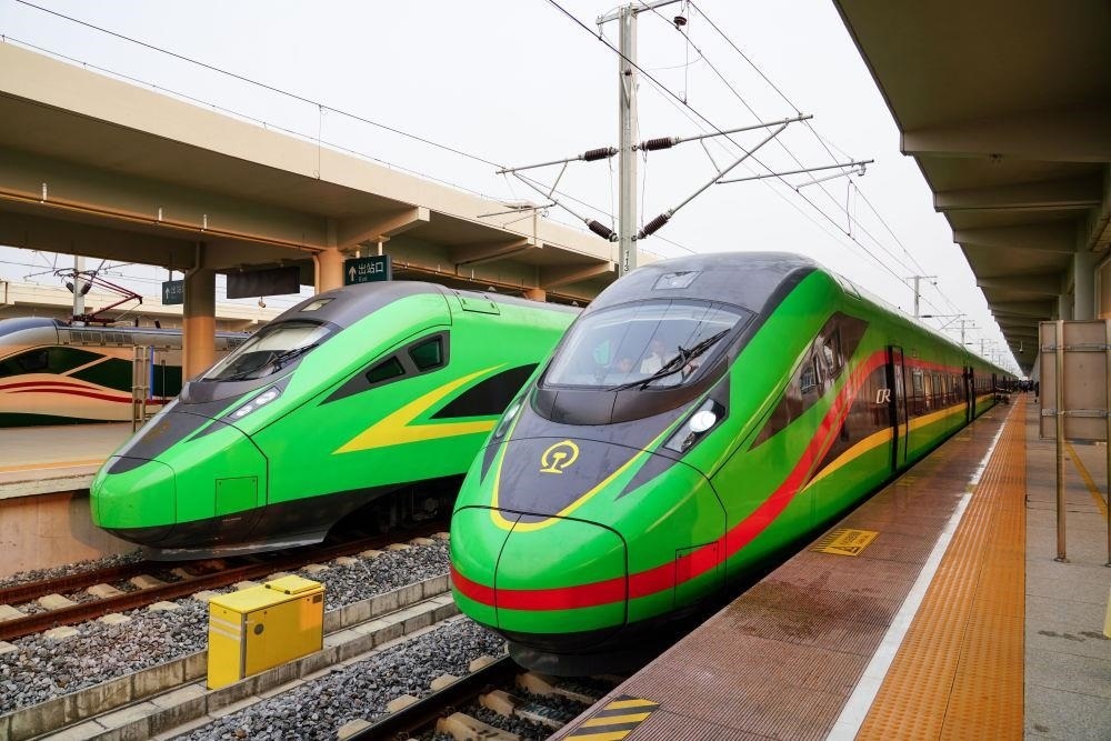 截至2024年7月5日，中老鐵路國際旅客列車累計開行滿1000列，極大地便利了沿線民眾出行。